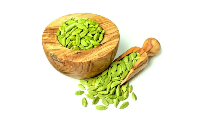 هل سبز هند در ظرف چوبی
